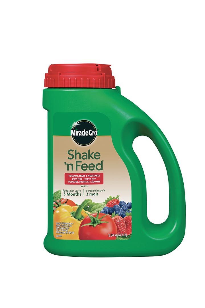 MIRACLE-GRO SHAKE N FEED Fruit and Vegetable Fertilizer, 10-5-15, 2.54 kg