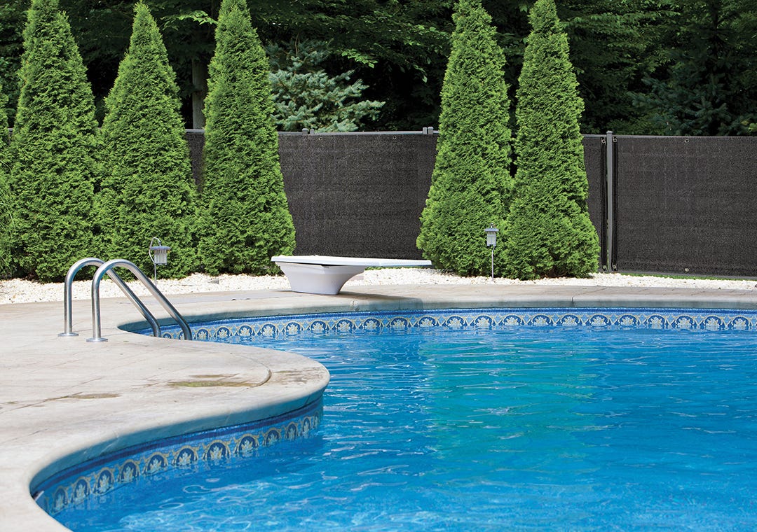 Fence Privacy Screen with Edge Covering QP