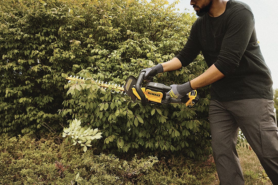 DEWALT Hedge Trimmer, 20 V MAX, 22 in. (Tool Only)
