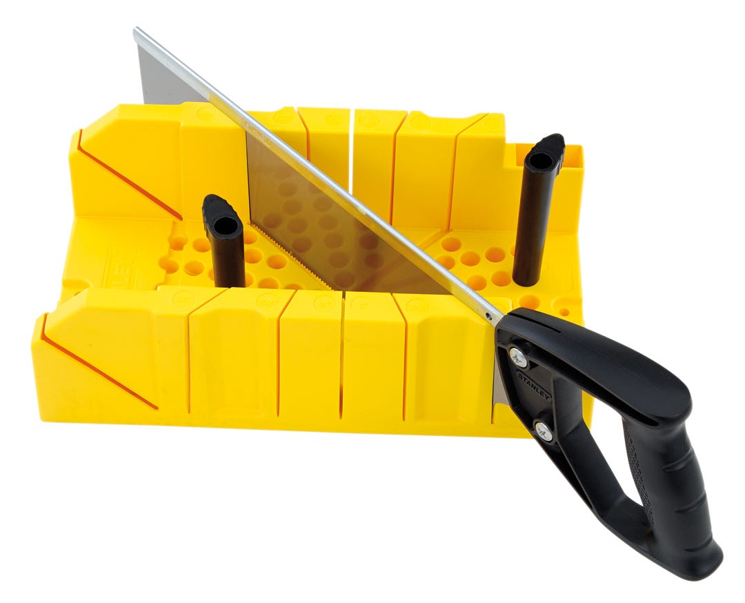 Clamping miter box with saw