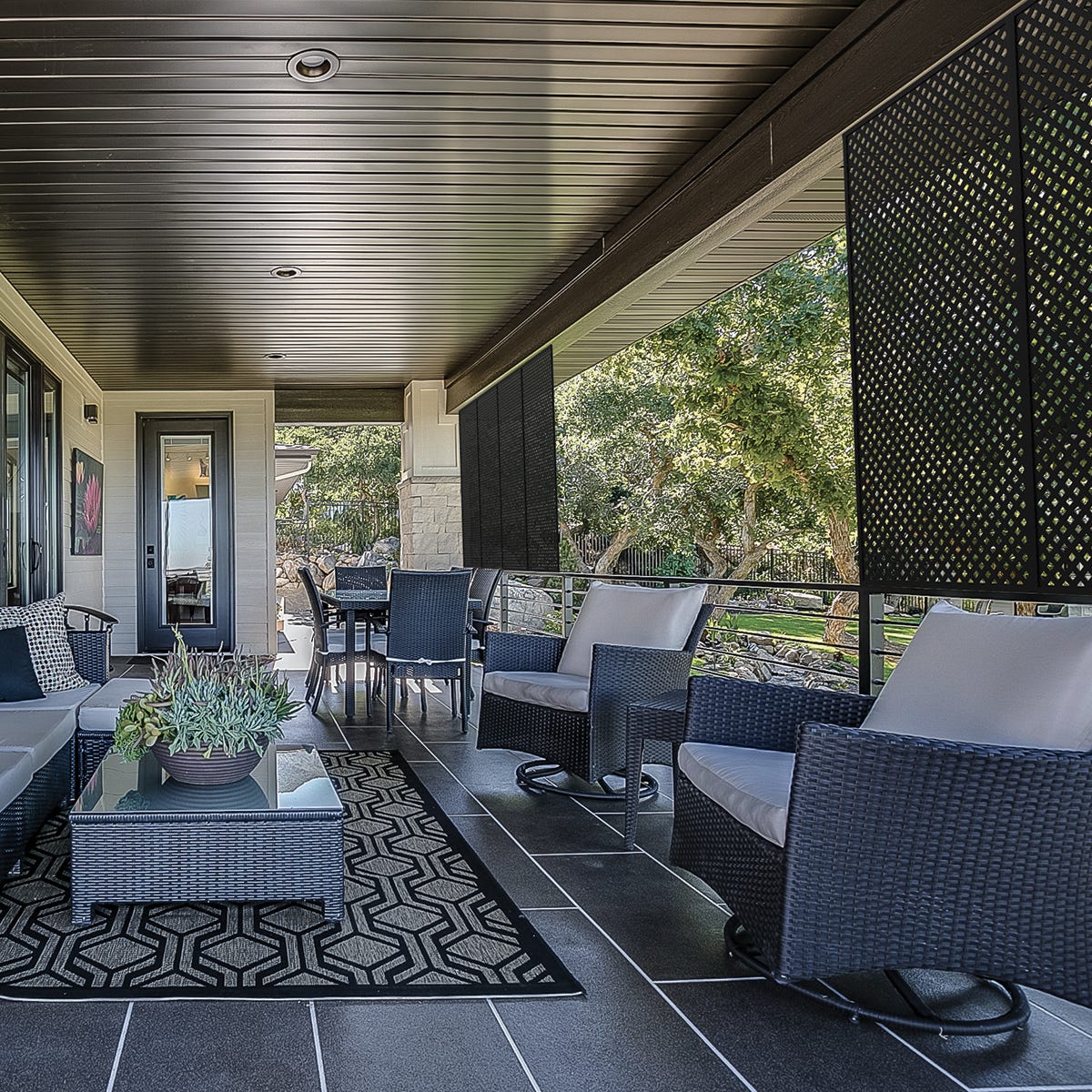Diamond privacy, 4x8, black lattice
