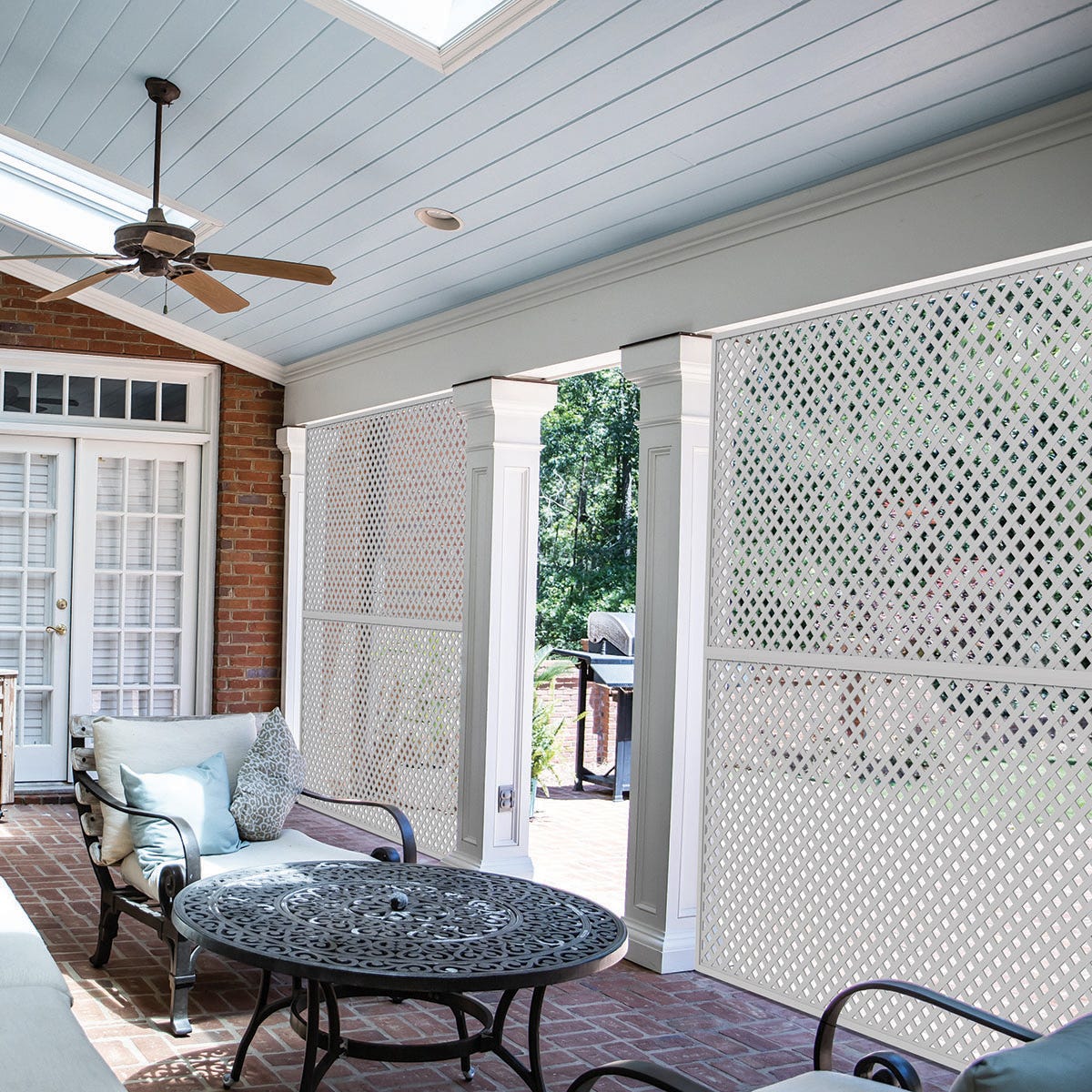 Diamond privacy, 4x8, white lattice