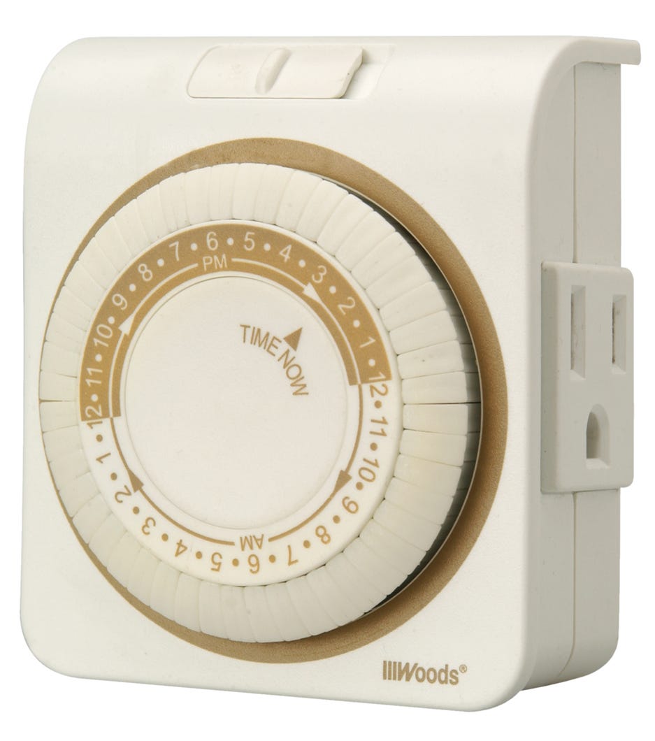 Indoor mechanical timer 24 h with grounded plug