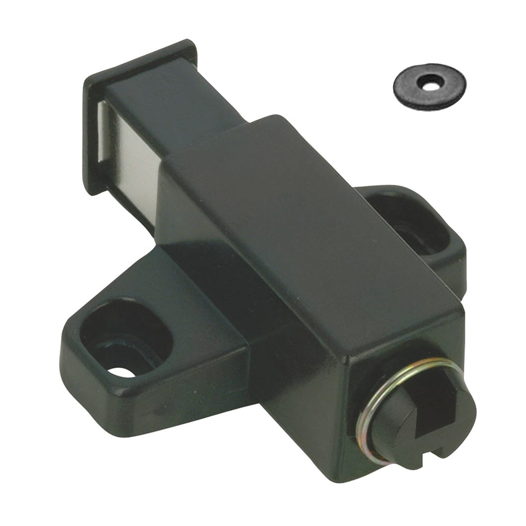 Magnetic latch with automatic opening