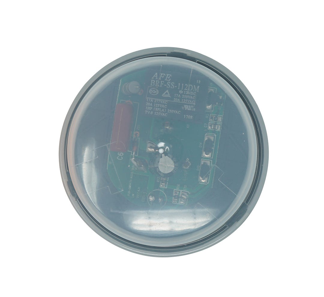 Photo control locking type mounting
