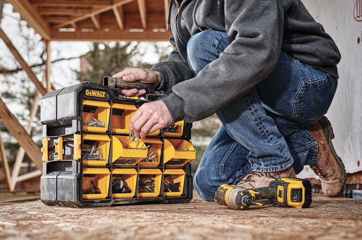 Pro Organizer with 12 Tilting Compartments