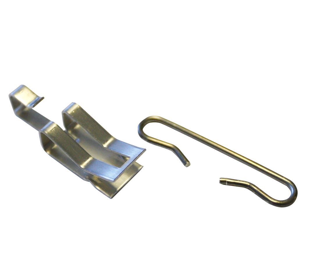 Roof clips / spacers for roof / gutter