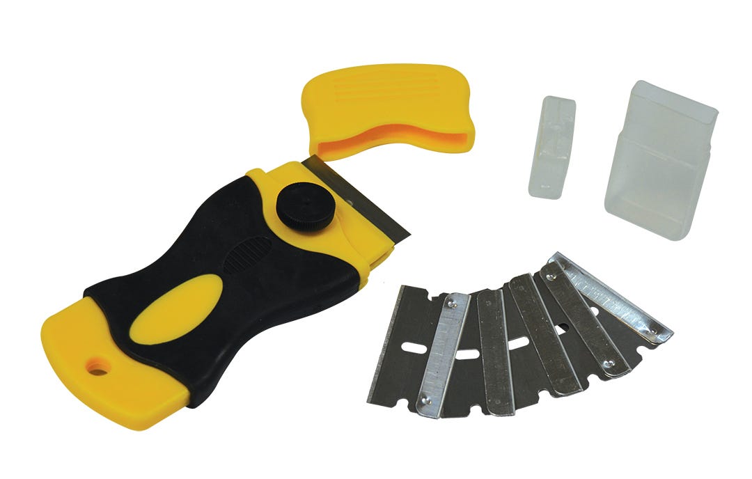 Scraper retractable