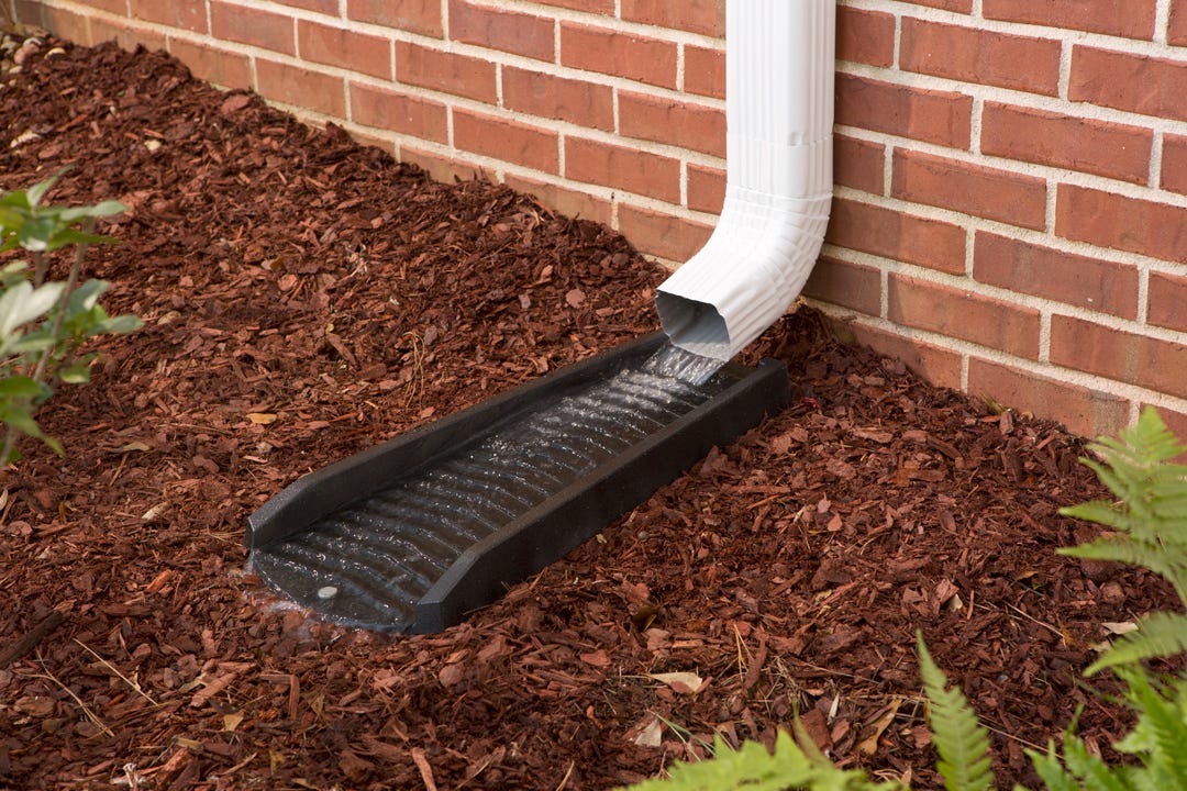 Splash block for water drainage