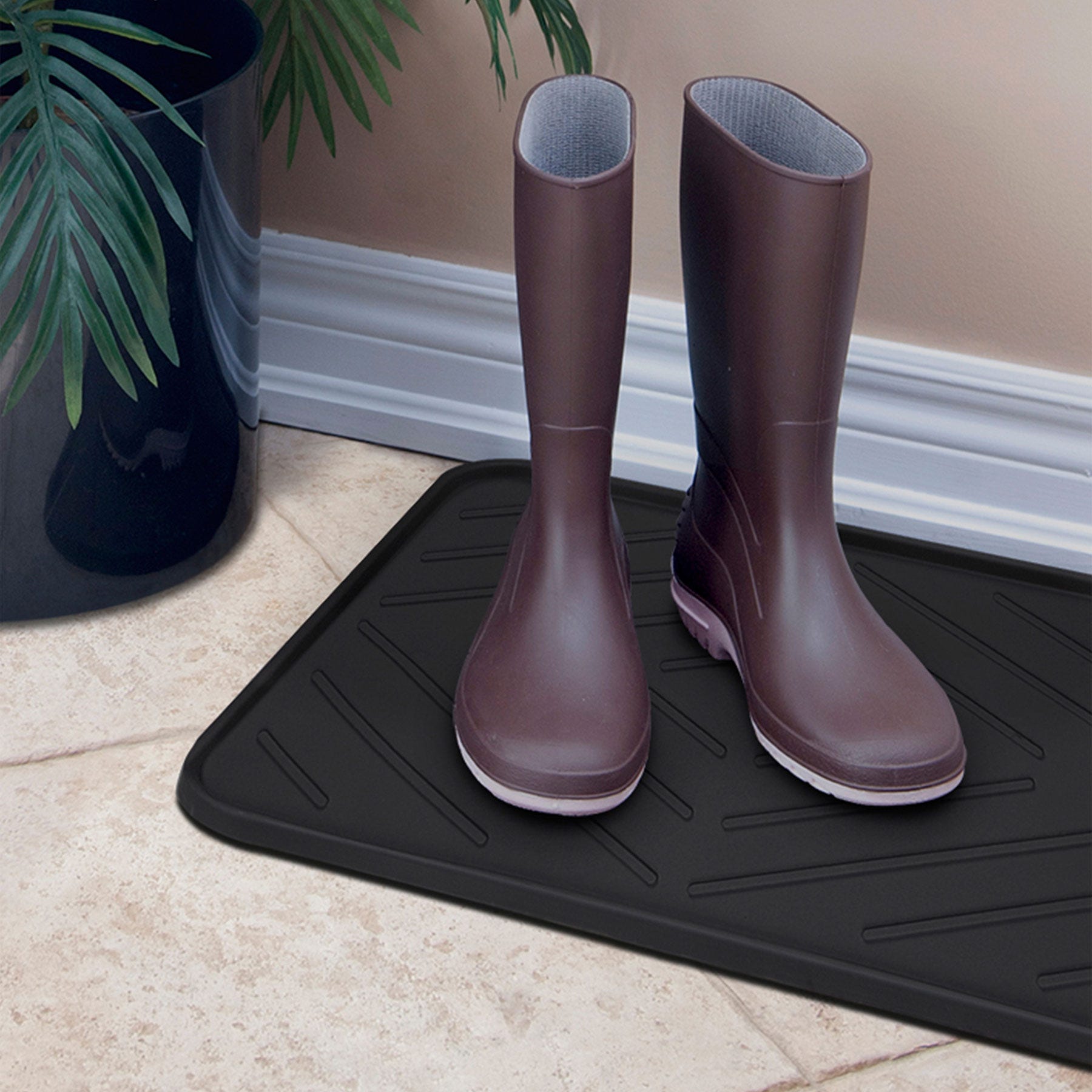 Tray Standard Boot, 14 in. x 25 in., Black